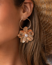 Load image into Gallery viewer, Backyard Bling - Gold - Paparazzi