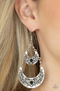 Springtime Gardens - Black - Paparazzi - Dtye Embellishing Boutique
