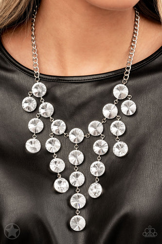 Spotlight Stunner - Paparazzi - Dtye Embellishing Boutique