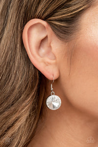 Spotlight Stunner - Paparazzi - Dtye Embellishing Boutique