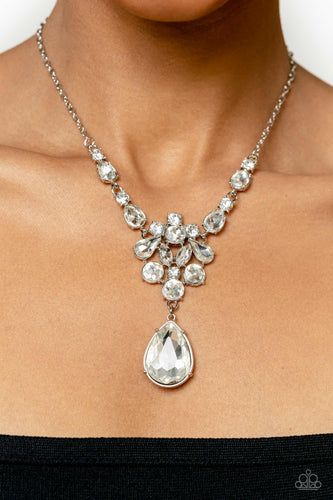 TWINKLE of an Eye - White - Paparazzi - EMP Exclusive