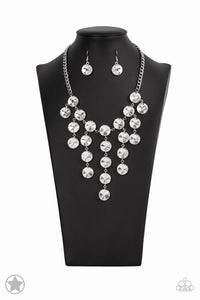 Spotlight Stunner - Paparazzi - Dtye Embellishing Boutique