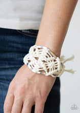Load image into Gallery viewer, Macrame Mode - White Bracelet